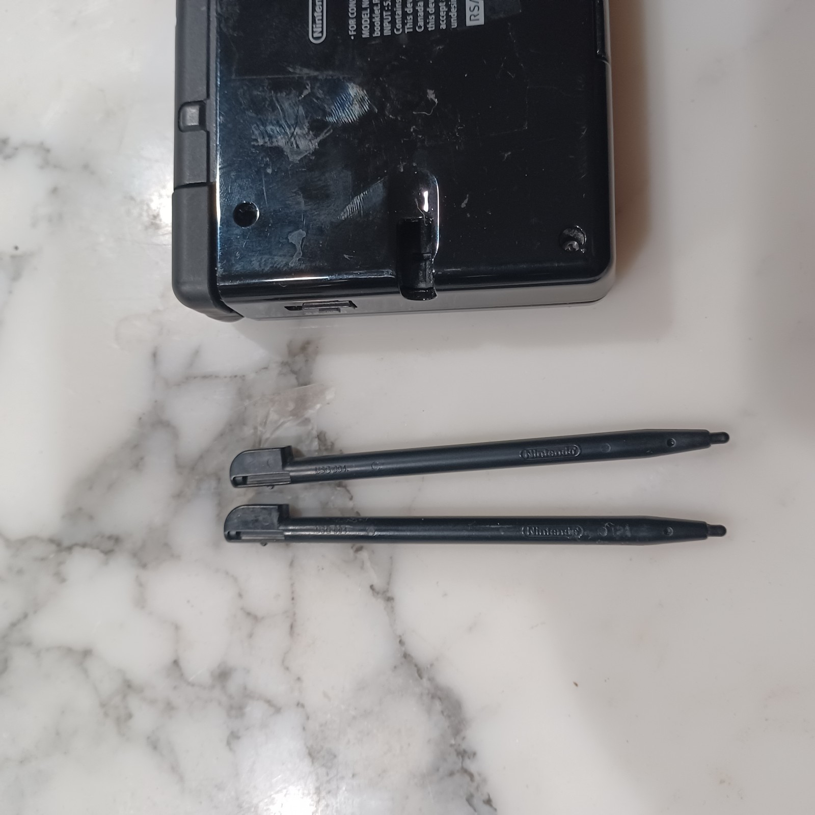 Vintage Find | Nintendo DS Lite Onyx Black with 2 stylus and Charger & Game