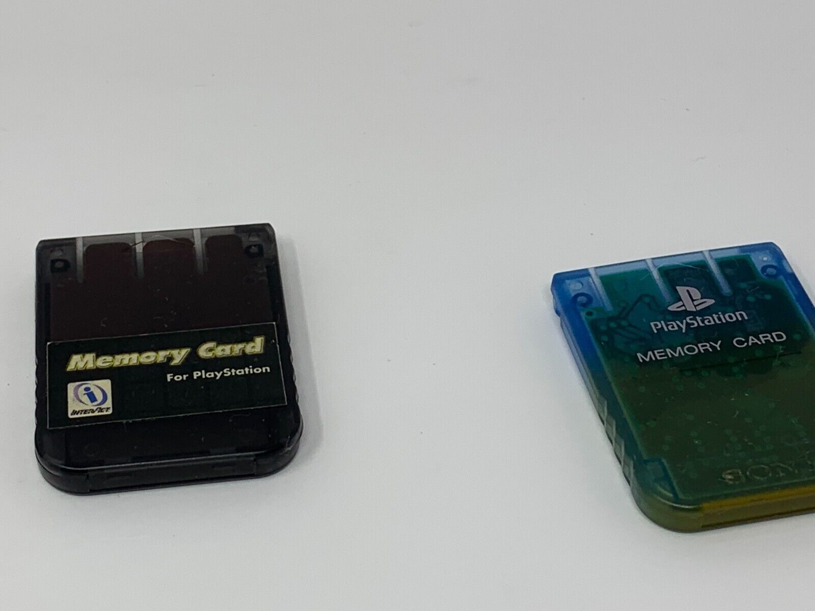 Lot of (8) Memory Cards Playstation 2 Sony 128MB Game Cube Max Memory 128MB PS1