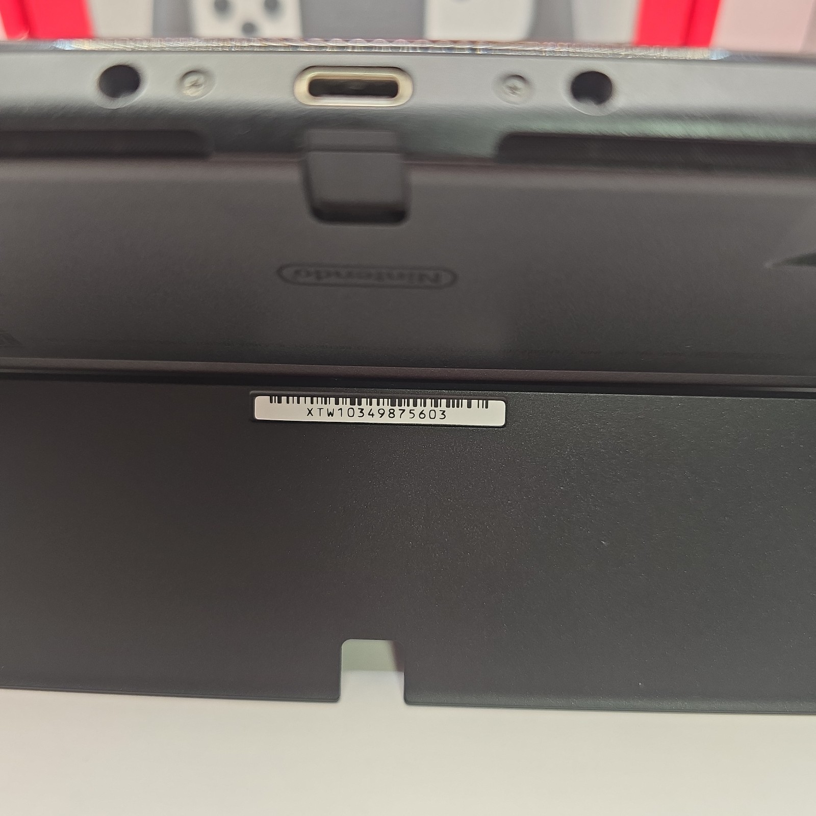 Nintendo Switch OLED – 64GB – White console & joycons With Box And 2 Games