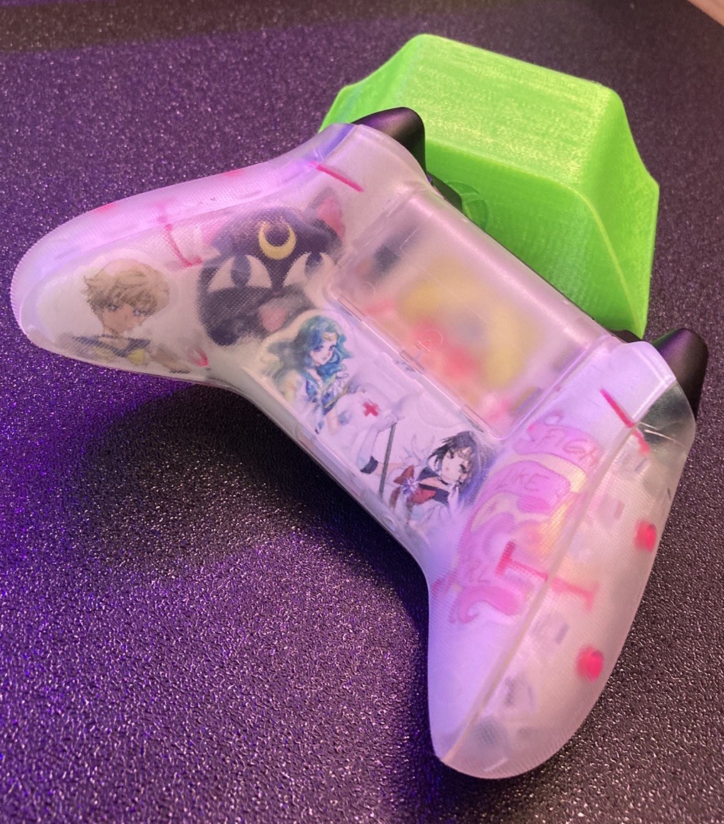 Sailor Moon Themed – Xbox One/X/S/PC Controller (glow in the dark base)