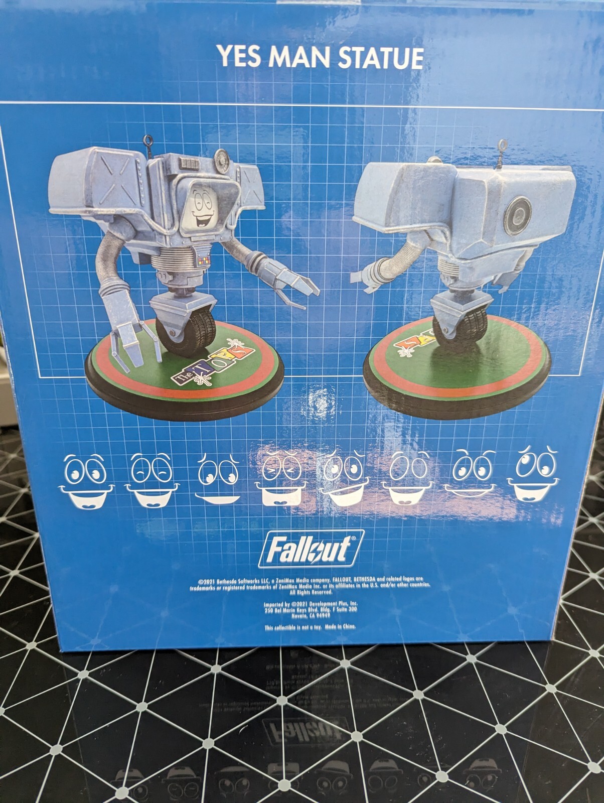 Bethesda The Tops Fallout New Vegas Yes Man Statue – #423/1000 – Minor Face Tear
