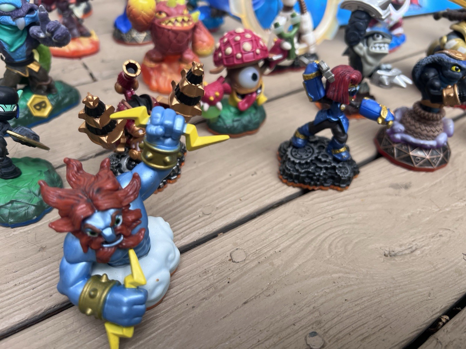 SKYLANDERS Figures Huge Lot Swap force Trap Team Chest Crystal Traps Crate