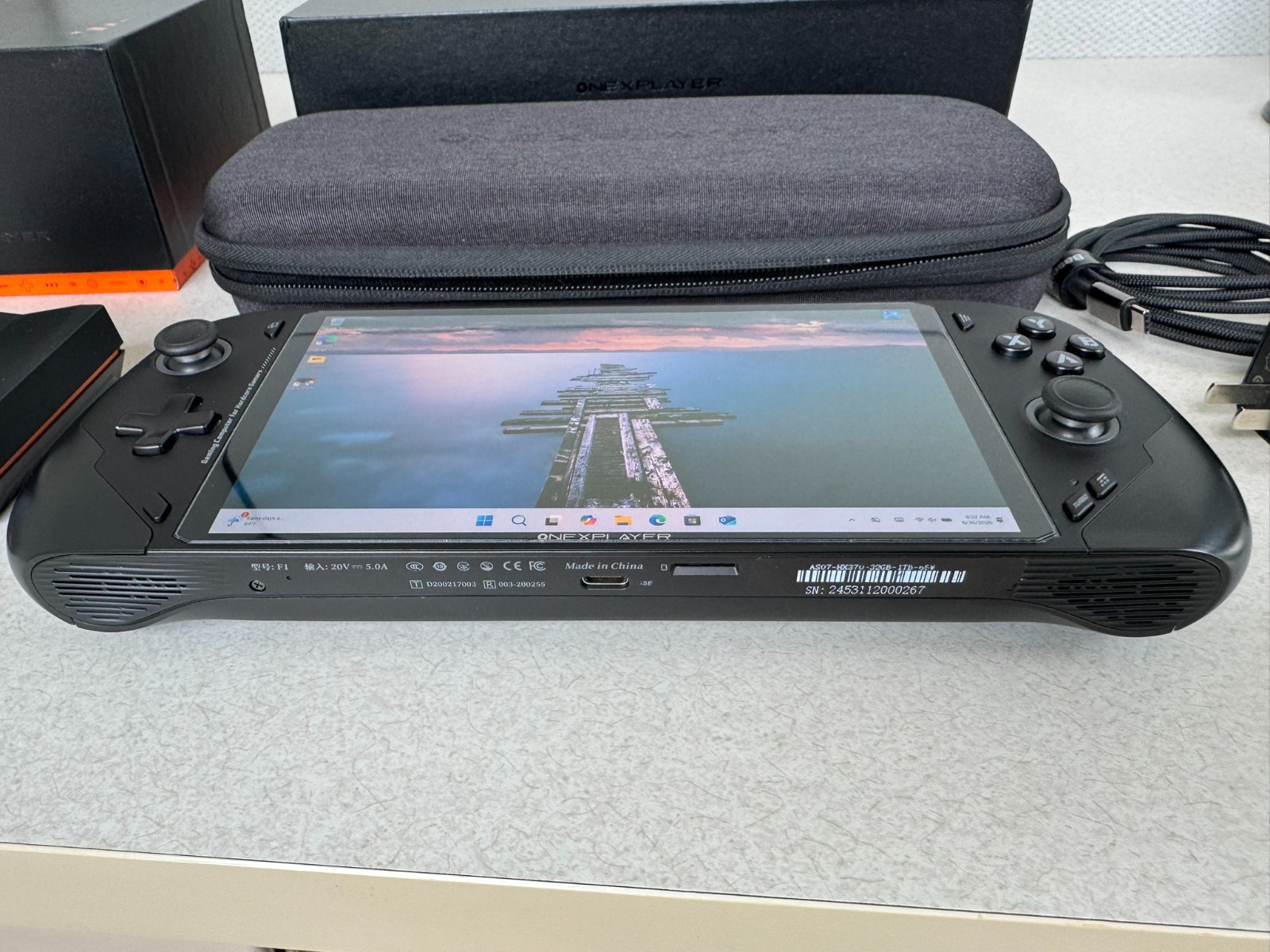 ONEXPLAYER F1 Pro HX 370 32GB 2TB OLED 144Hz + Dock, Case, Upgraded Batt *MINT*