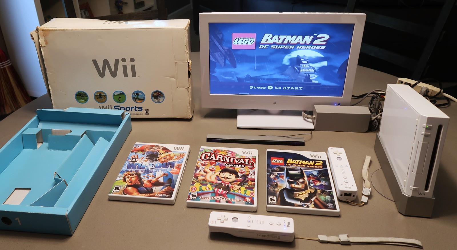Nintendo Wii Console Wii Retro Game System w/ Original Box Lego Batman Carnival