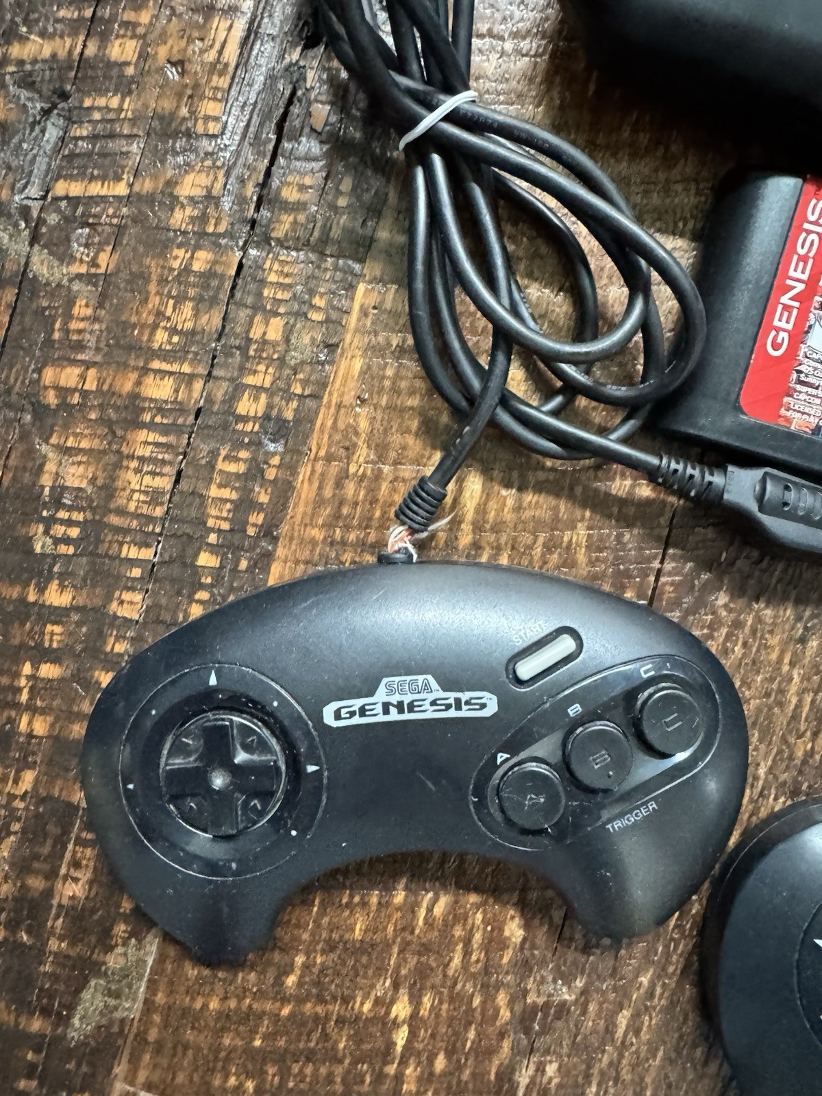 SEGA GENESIS MK-1631A Video Game Console + Street Fighter 2 + 2 Controller READ
