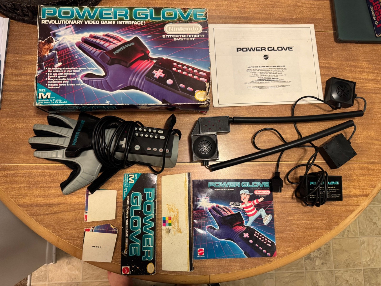 Nintendo NES Power Glove video game motion controller CIB complete w/ rough box
