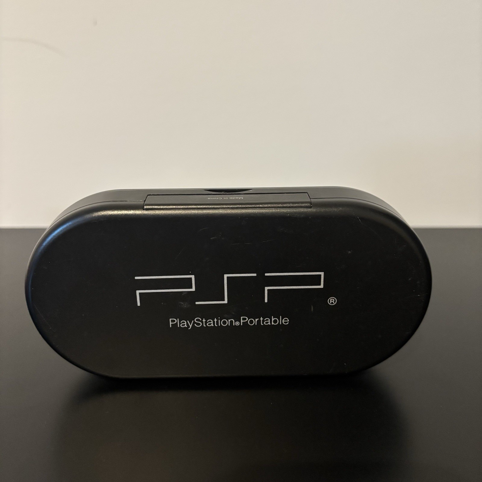 Sony PlayStation Portable PSP UMD Black Hard Game Disc Clamshell Storage Case