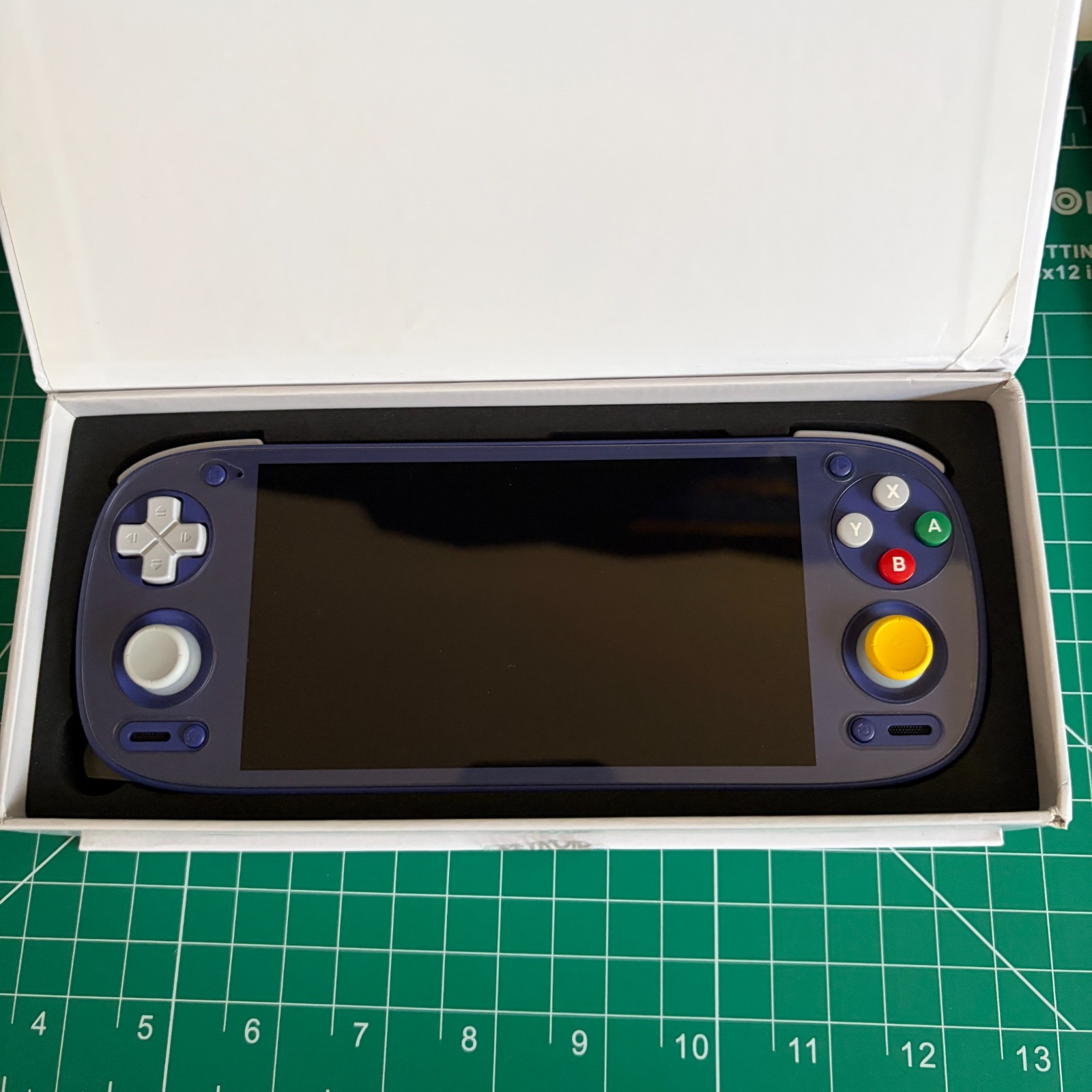 Retroid Pocket 5 128GB Purple Handheld Console with 2 Grips