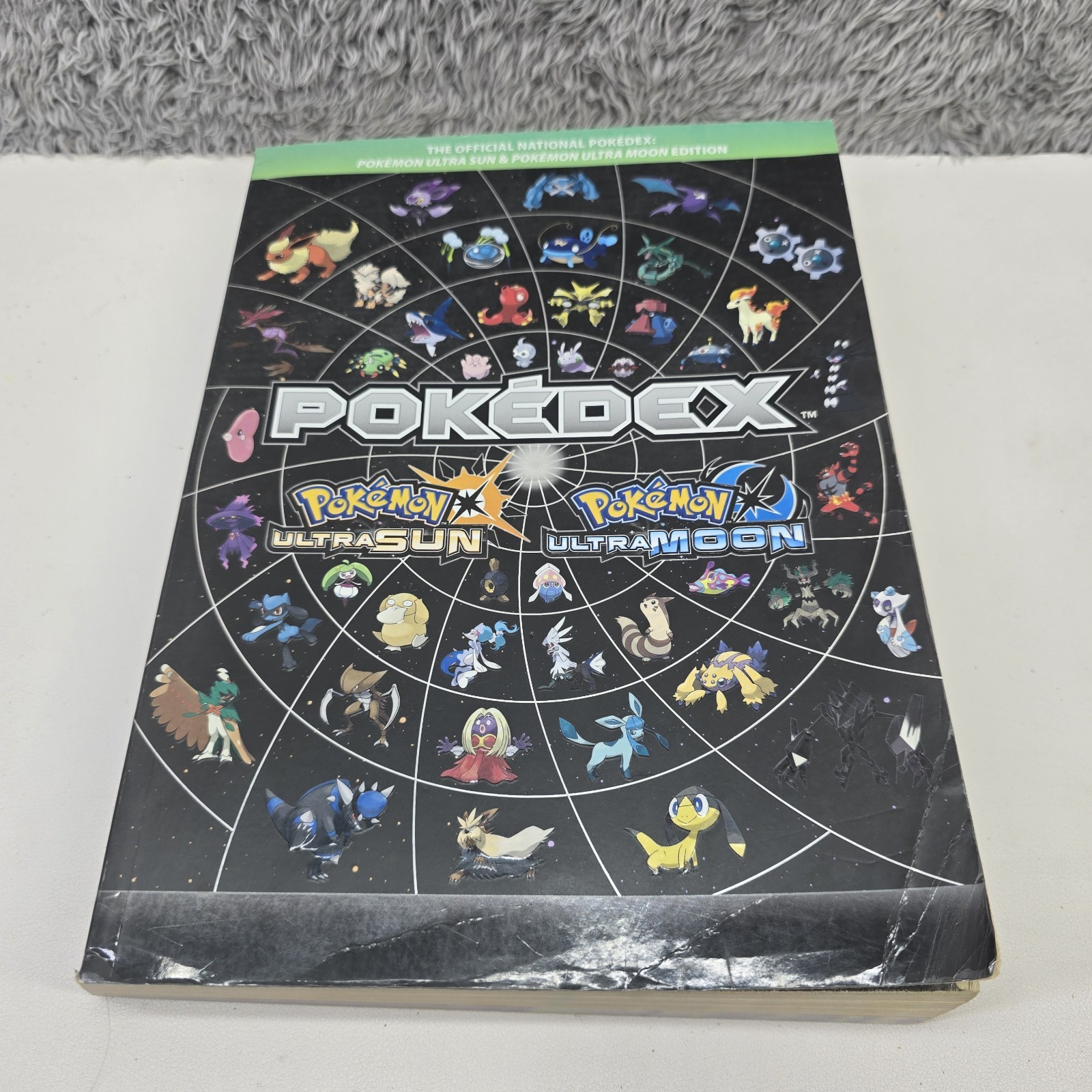 Pokémon Ultra Sun & Pokémon Ultra Moon Edition: The Official National Pokédex