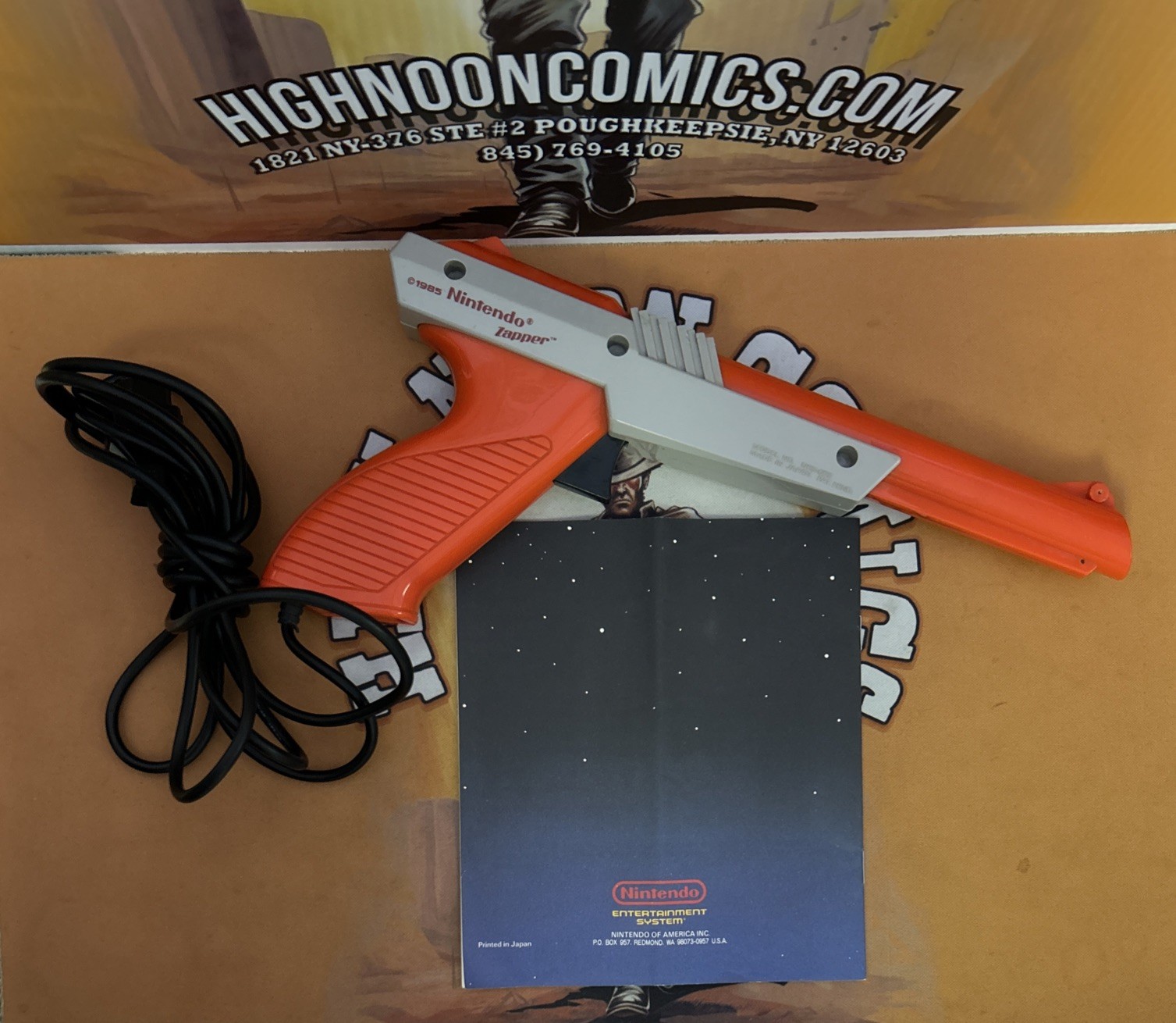 NINTENDO NES ORANGE ZAPPER LIGHT GUN WITH MANUAL 1985 VINTAGE DUCK HUNT