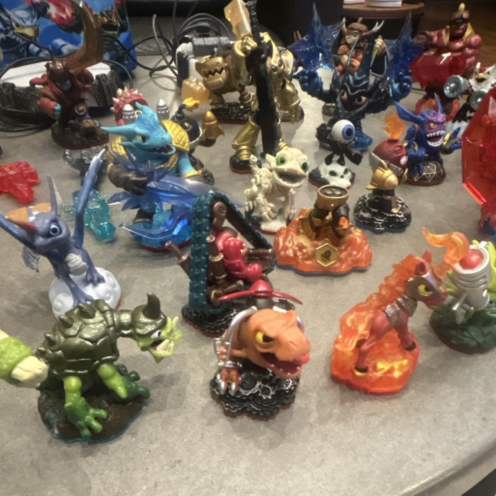 28 Skylander Character Figure Pack with Portal and traps