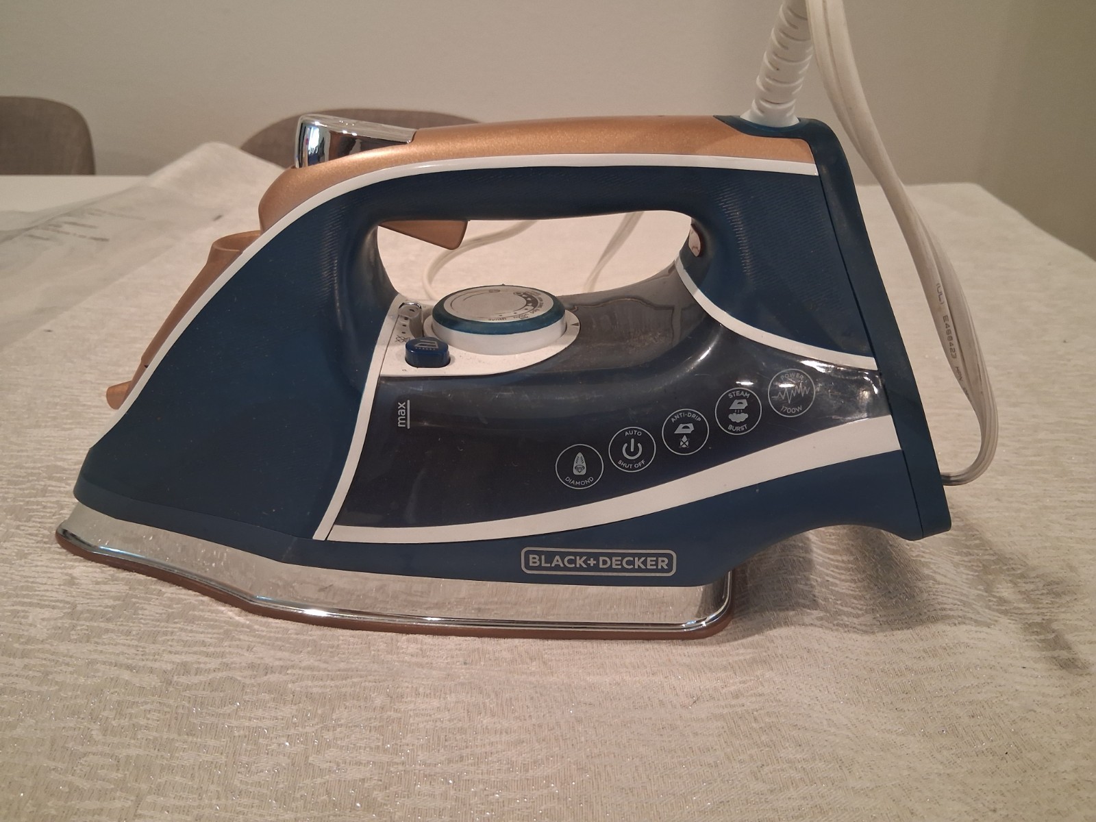 BLACK+DECKER D3300 Elite Pro Series STEAM IRON LAUNDRY EXCELLENT USED CONDITION