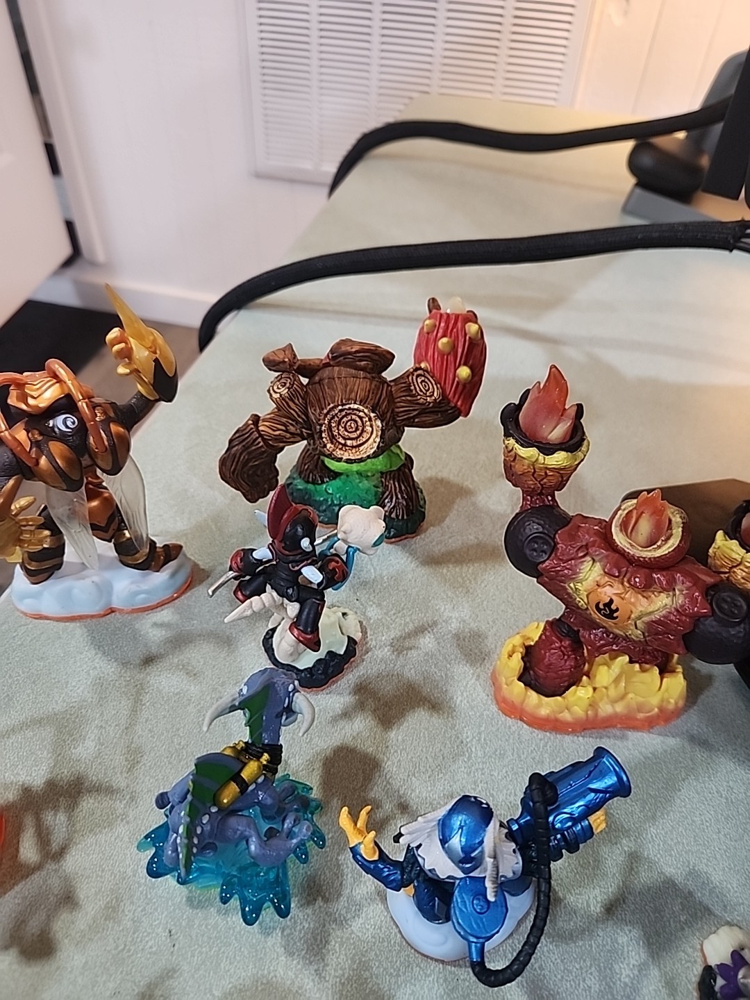 Activision Skylanders Giants Lot of 16 With Carrying Bag and Portal!