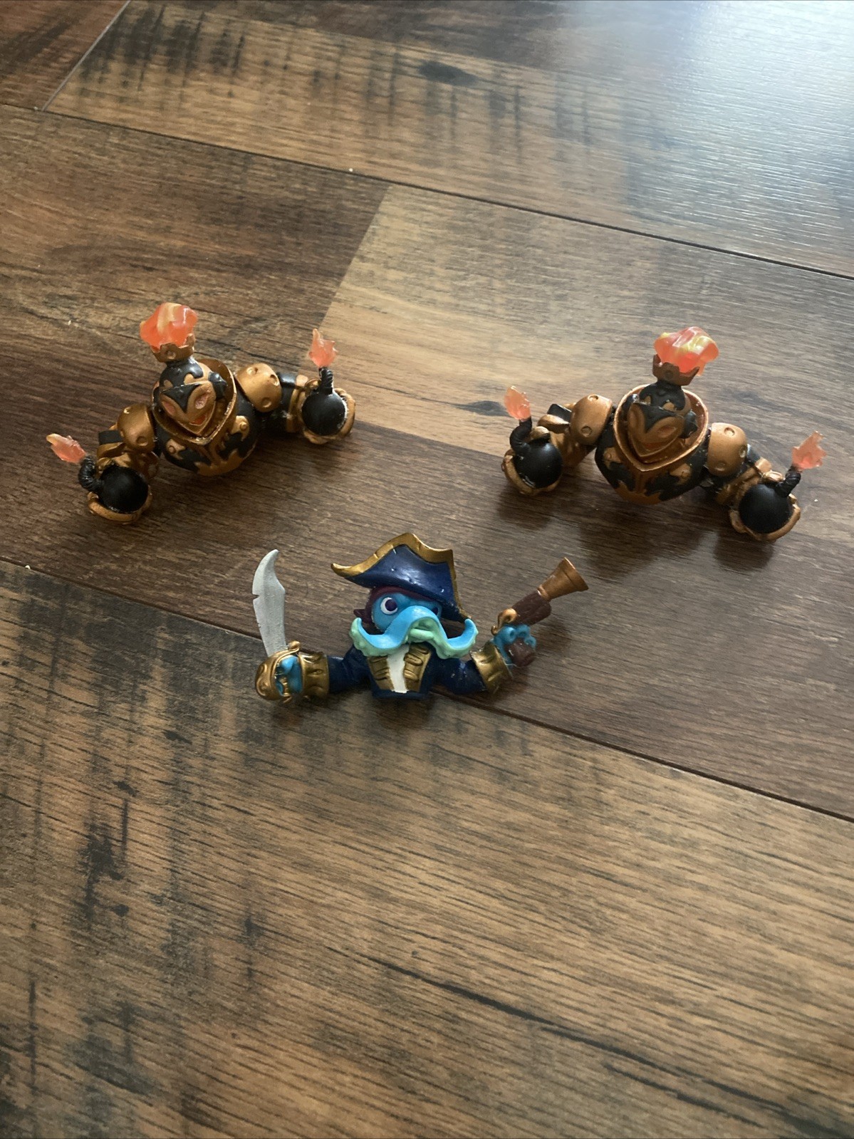 Lot Of Skylanders Swap Force Characters And Carrying Case