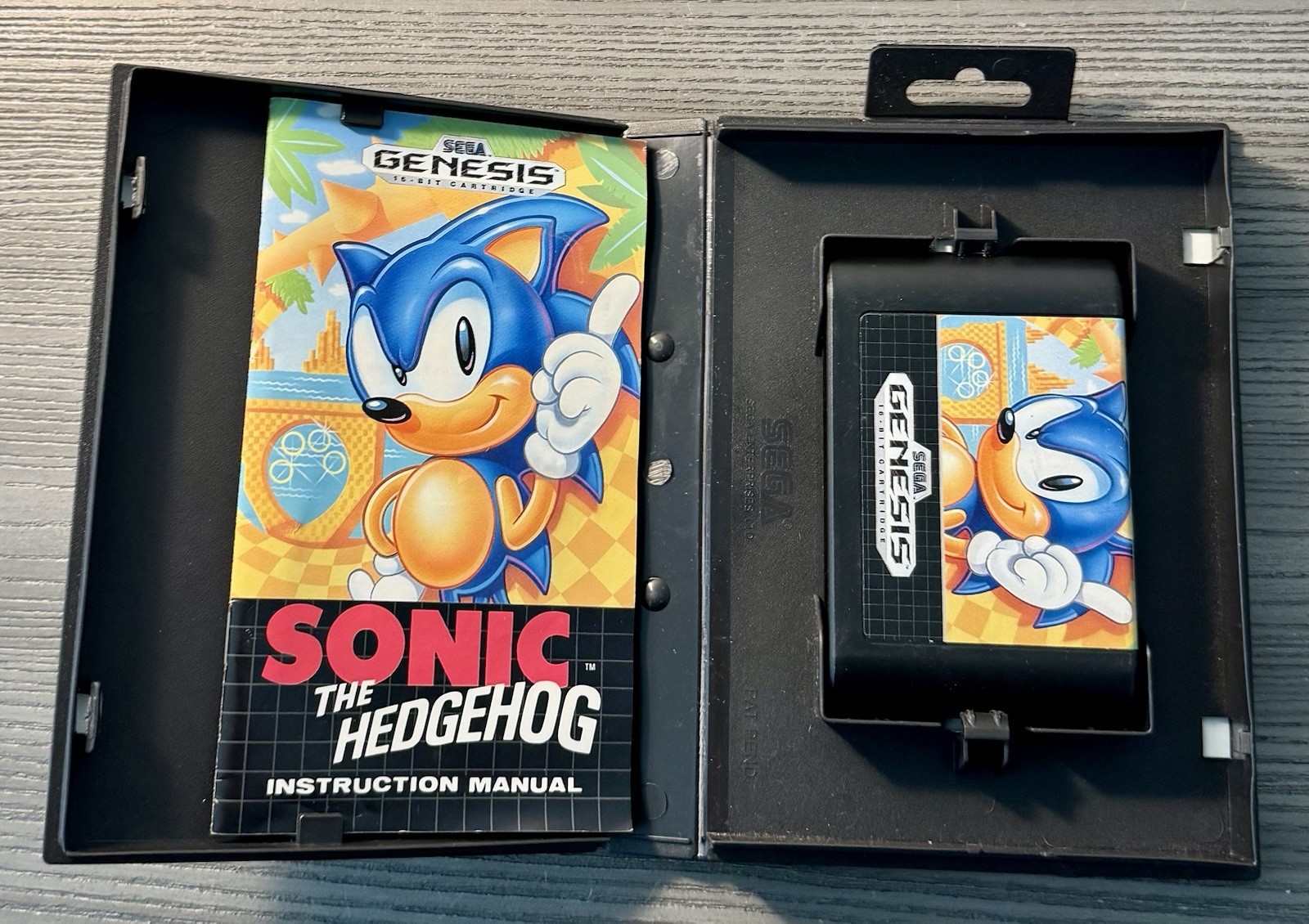 Vintage Sega Genesis Sonic the Hedgehog Complete w/ Manual