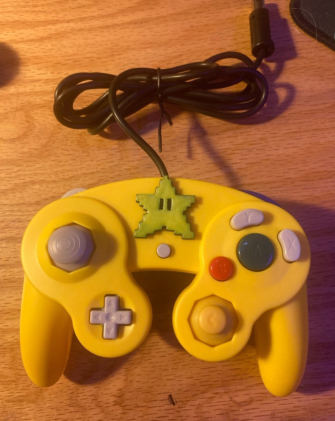 Nintendo GameCube Controller – Glow In The Dark/Yellow/Clear Yellow