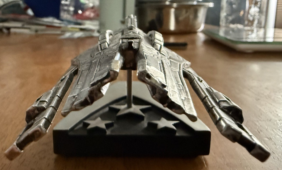 Mass Effect Alliance Cruiser Replica Model Dark Horse Silver Edition