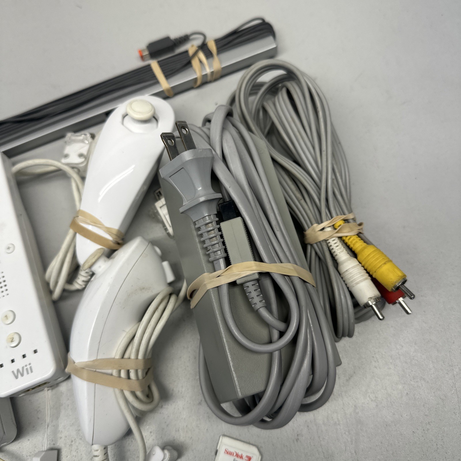 Nintendo Wii White Console RVL-001 Bundle Remotes Sensor Bar Tested & Working