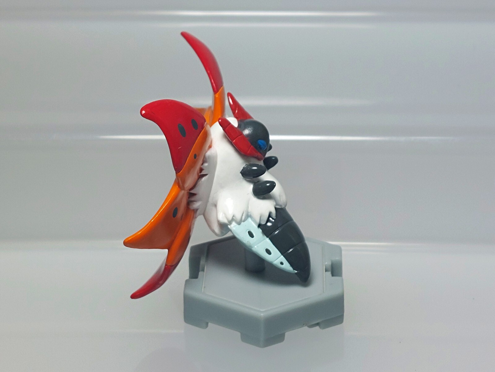 Volcarona Pokemon Moncolle Plus Figure Takara Tomy 2011 Toy Japan E08 2in