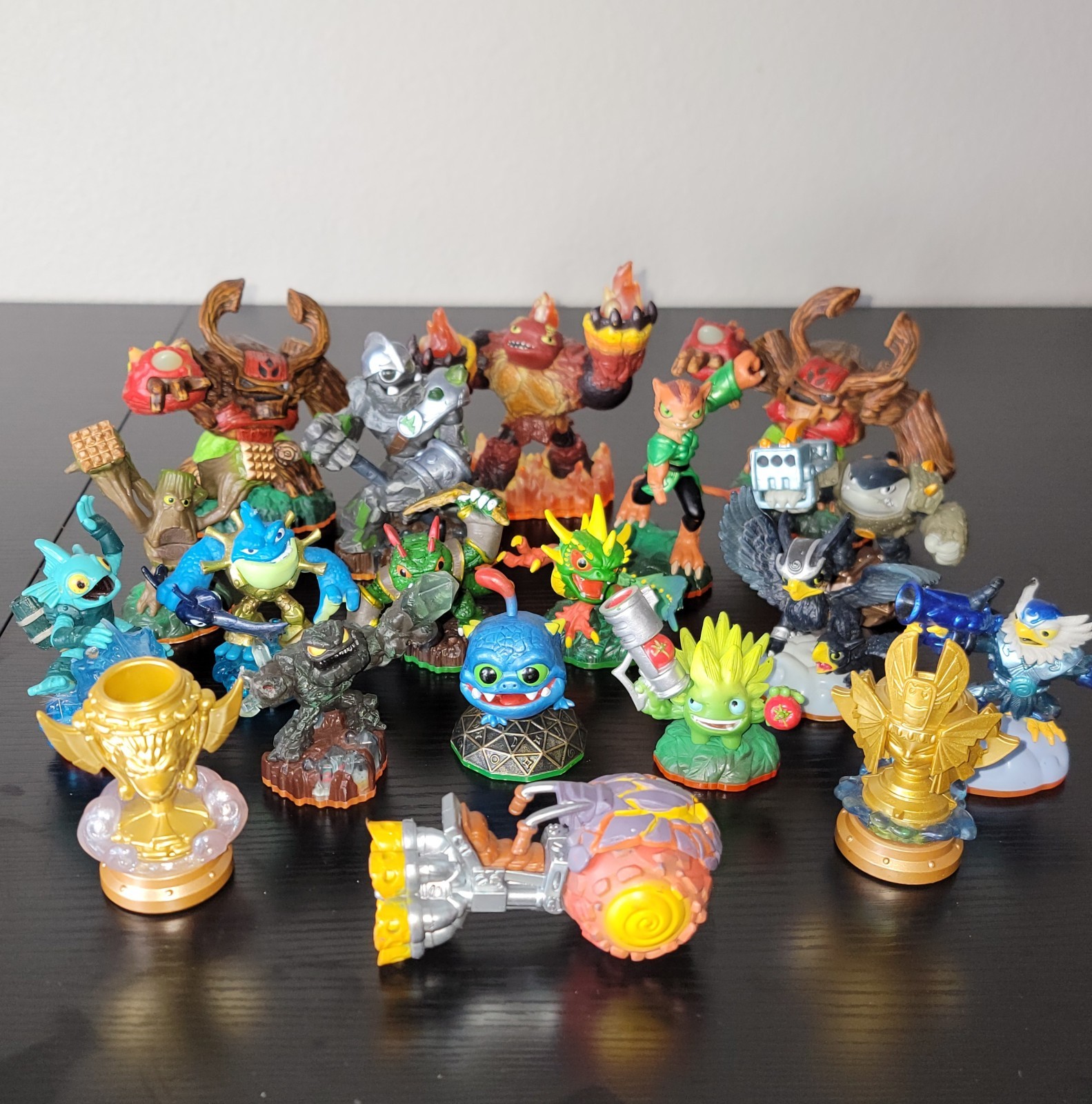 🔥Activision Skylanders Mixed Lot of 19 Collectible Figures (Some Damage)🔥