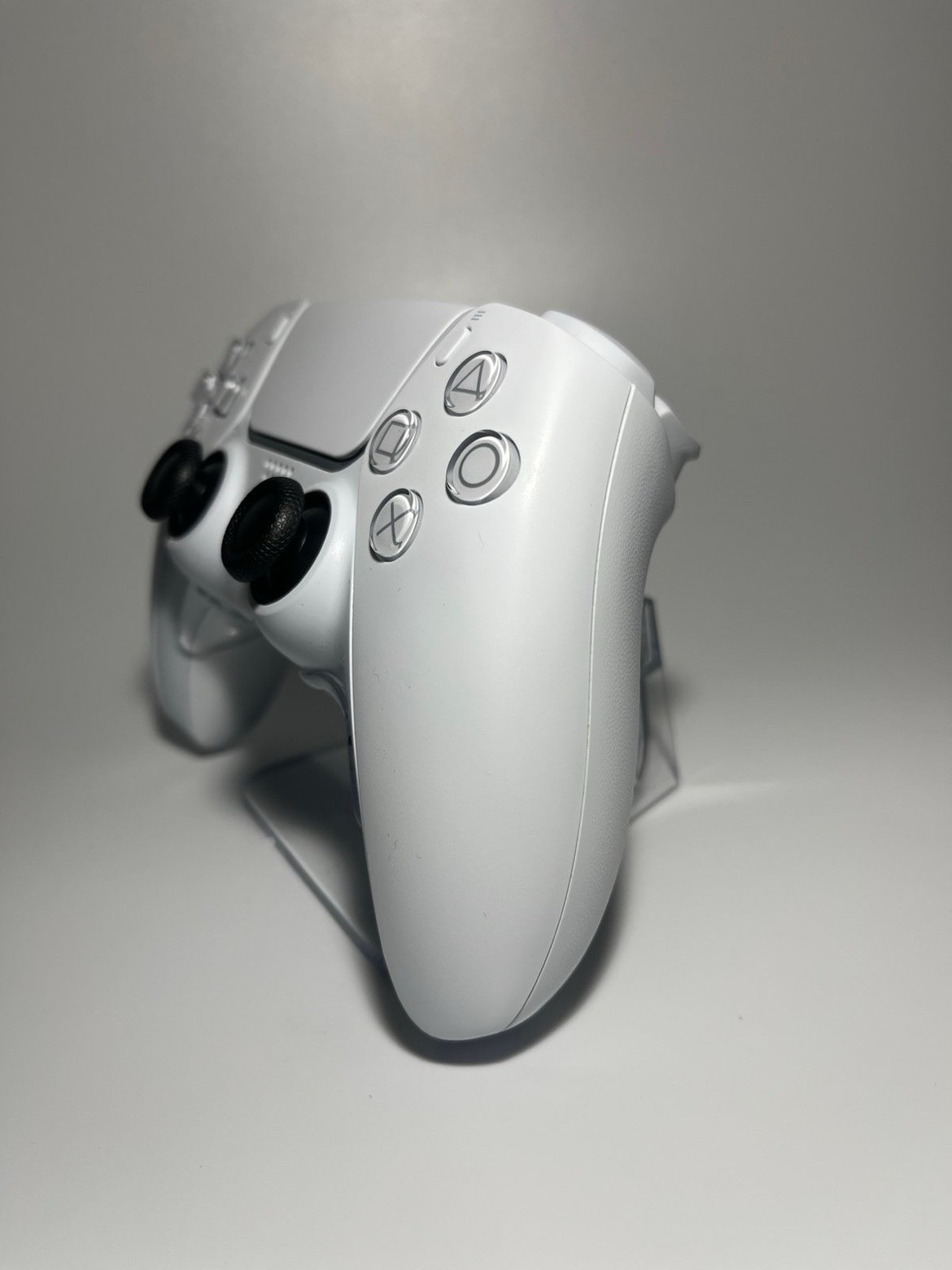 White PS5 Controller – UPGRADED TMR (Zero Drift)
