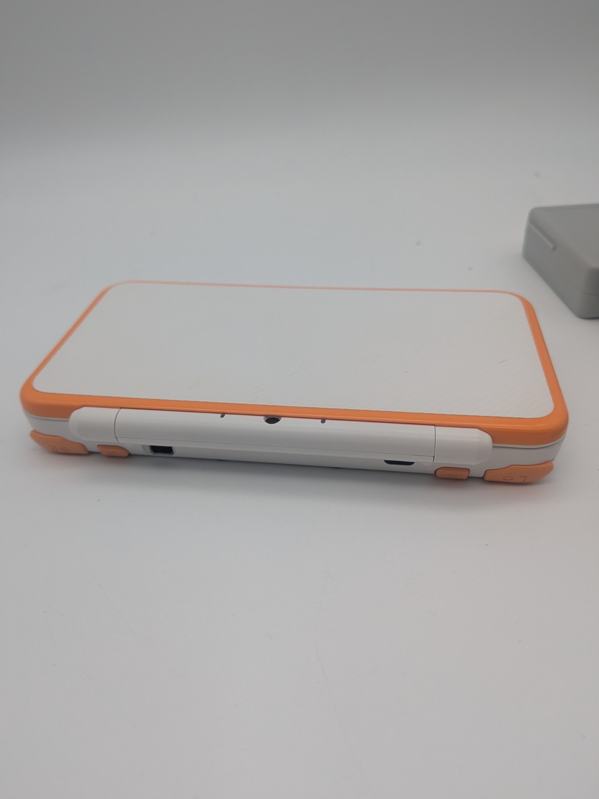Nintendo 2DS XL Handheld Game Console JAN-001 White Orange Mario Kart Installed