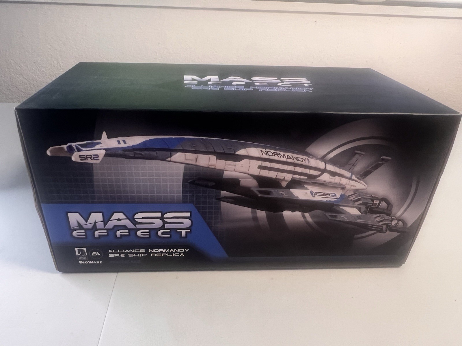 Dark Horse Mass Effect Alliance Normandy SR-2 Ship Replica Statue Original 2014