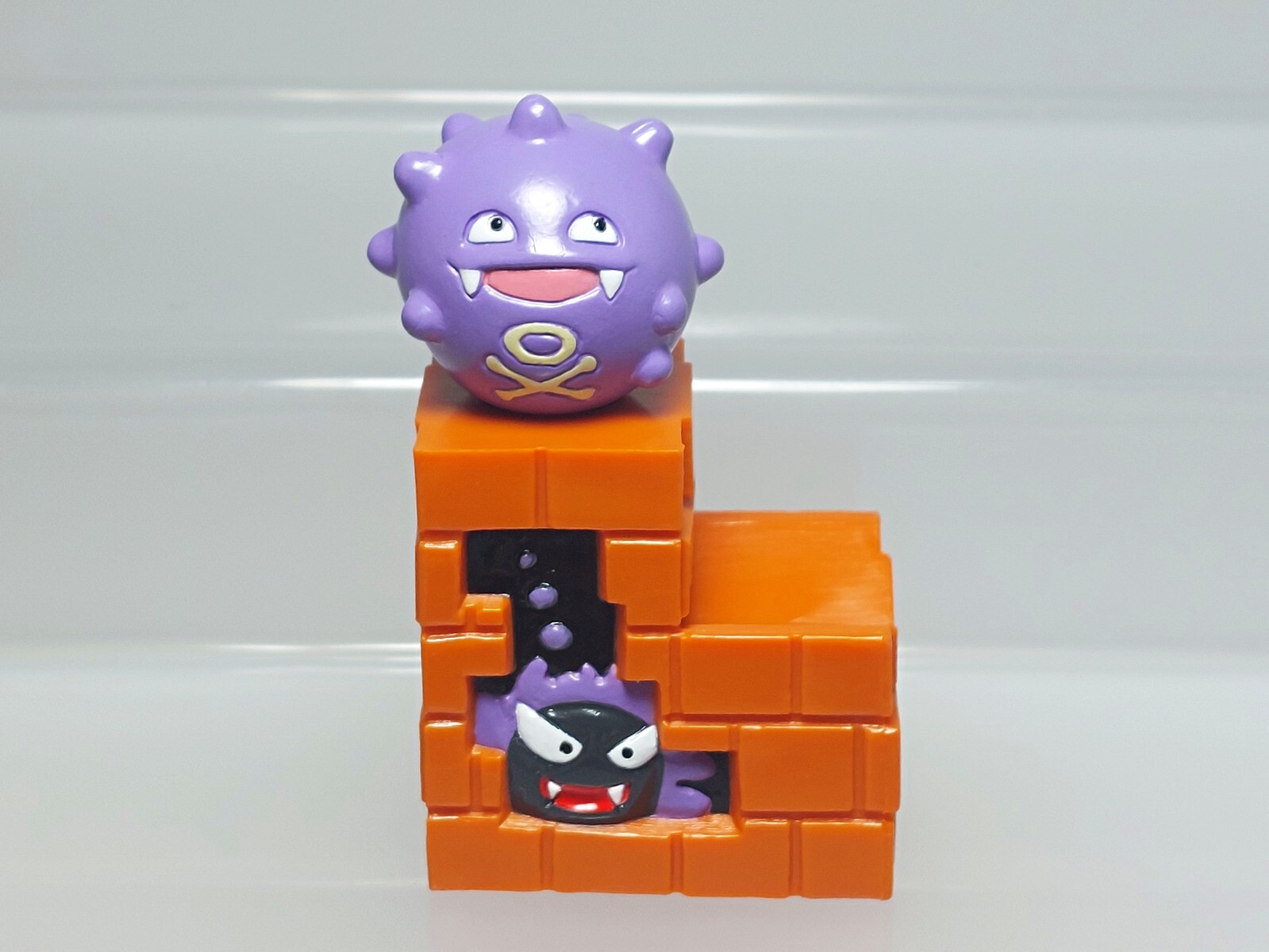 Koffing Gastly Pokemon Pencil Stand Figure Diorama Banpresto 1999 Japan 2.4in
