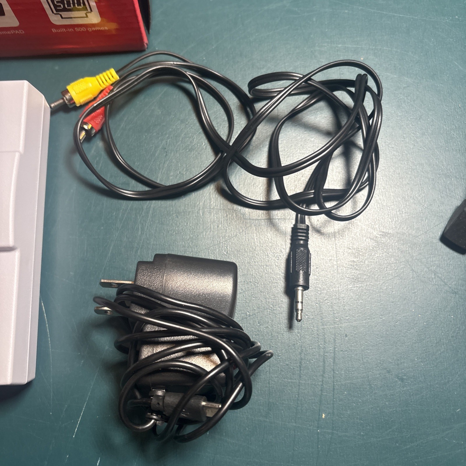 Super Mini SN-01 SNES Console, Built-In 500 Games, 2 Controllers, AV-Out