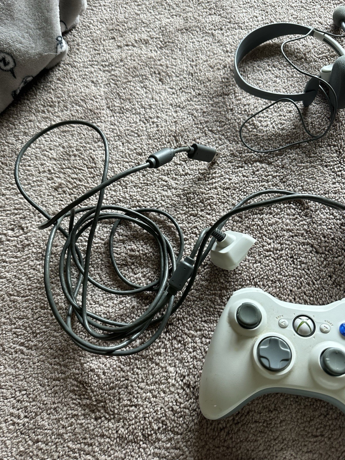 WORKING XBOX 360 W XENON MOTHERBOARD INCLUDES 11 GAMES, 4 CONTROLLERS AND MORE