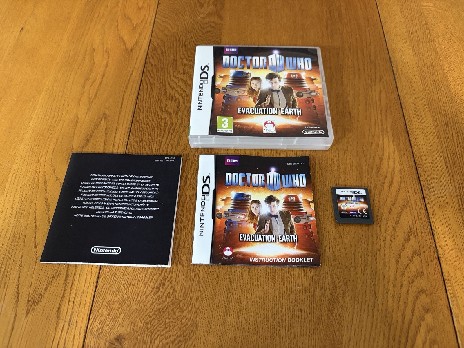 DOCTOR WHO EVACUATION EARTH NINTENDO DS 2010 COMPLETE GAME MANUAL CASE