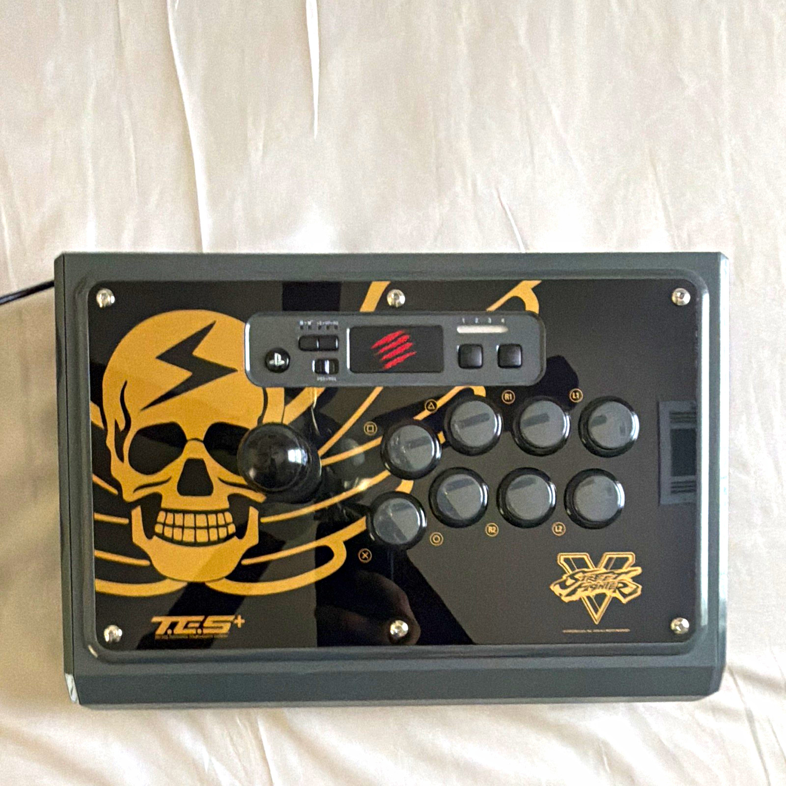 Mad Catz T.E.S+ Street Fighter V Arcade Fight Stick for PS4 USB Wired Black/Gold