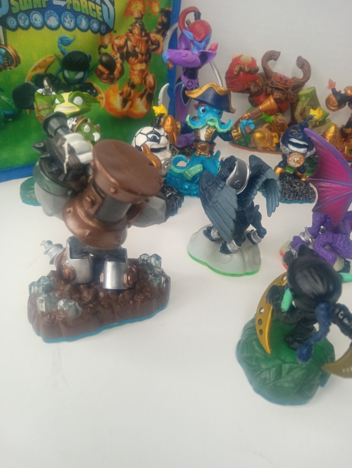 Huge Skylanders Lot 19 Figures With Carry Case Rare