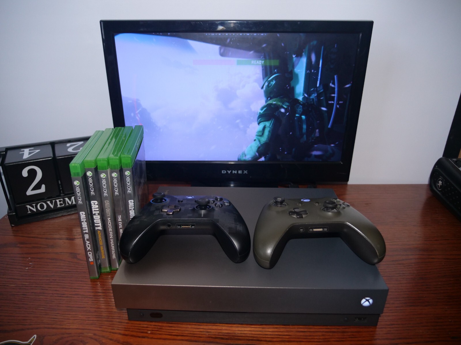 Microsoft Xbox One X / 500GB SSD / Gold Rush Special Edition Battlefield V