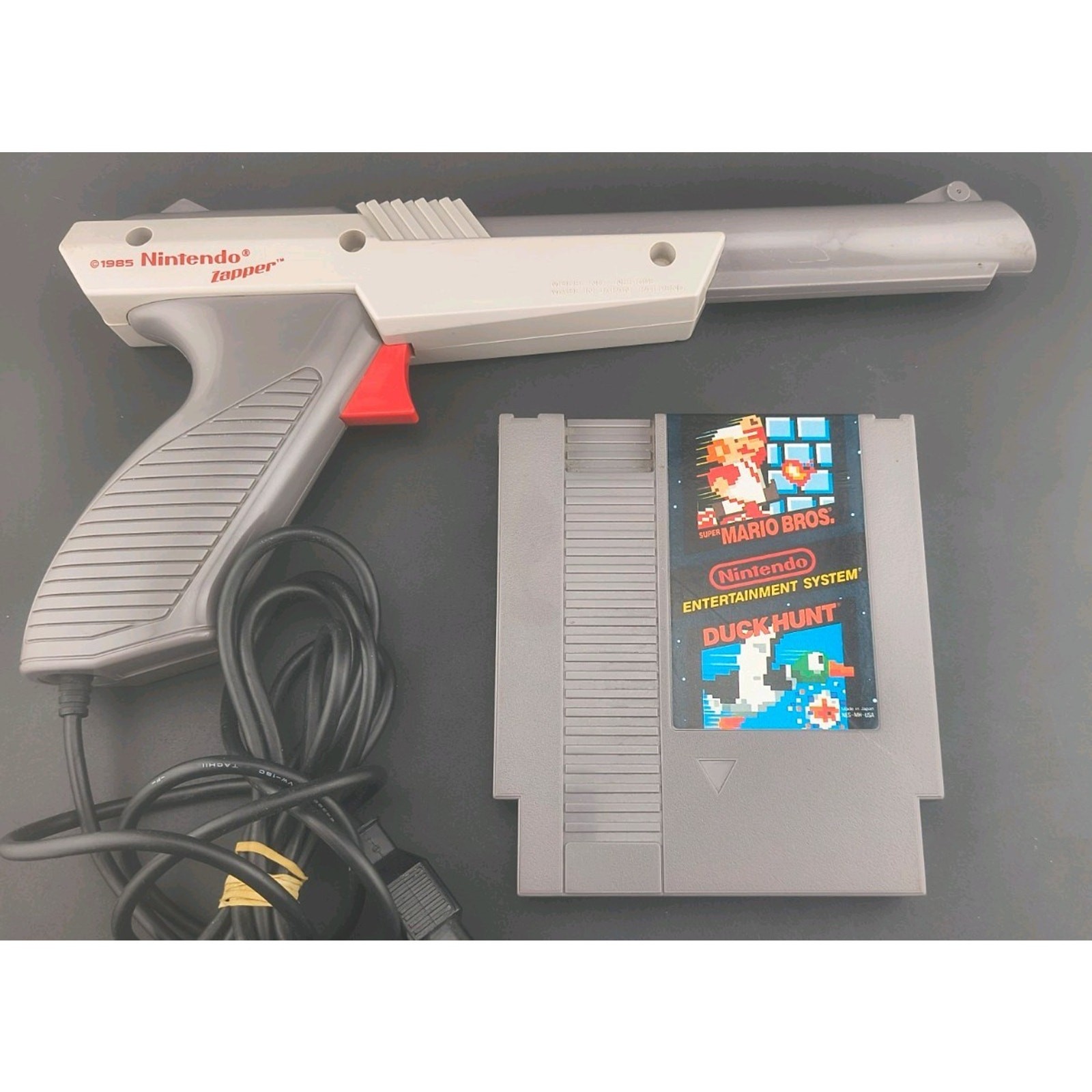 Authentic Nintendo NES Zapper Light Gun & Super Mario Bros Duck Hunt Bundle OEM