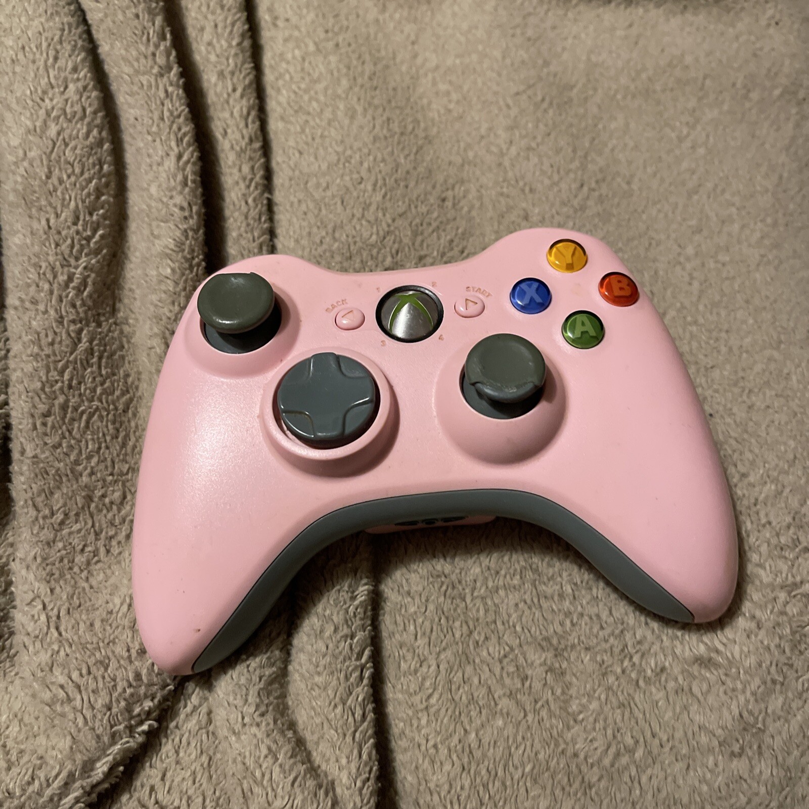Microsoft Xbox 360 Console Bundle Not Sure If It’s Broken. Needs Work.