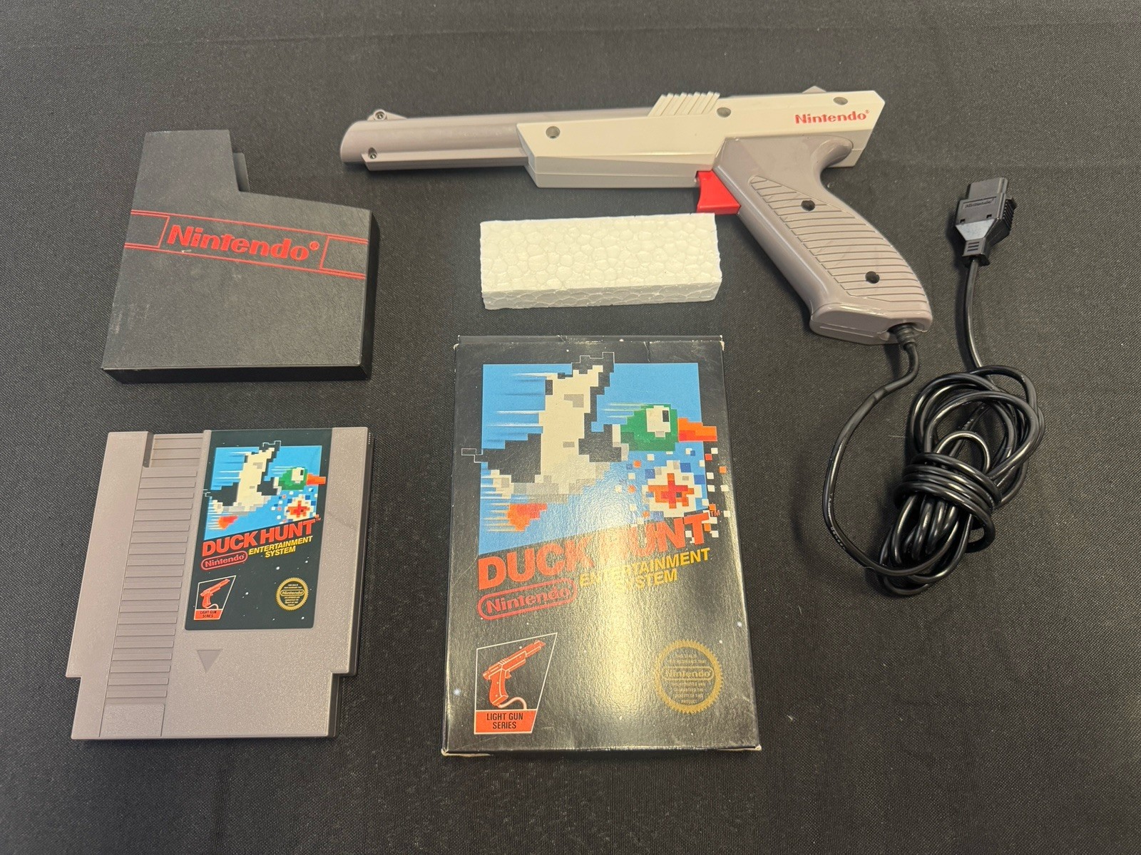Duck Hunt (Nintendo NES, 1985) IN BOX (MISSING MANUAL) W/ Gray Zapper