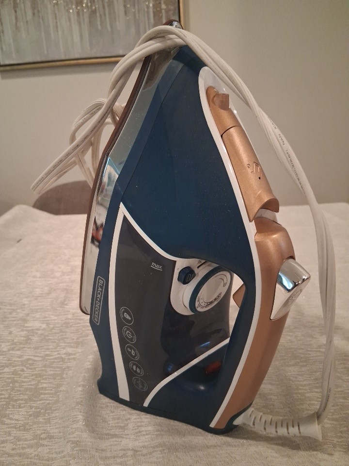BLACK+DECKER D3300 Elite Pro Series STEAM IRON LAUNDRY EXCELLENT USED CONDITION