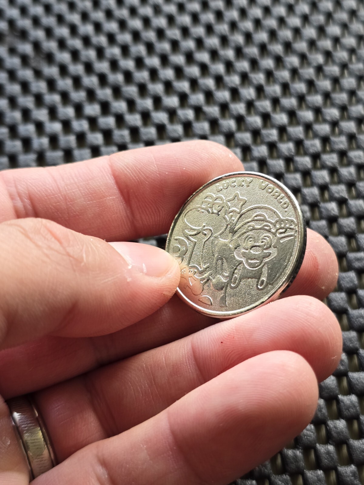 Super Mario Lucky World Coin Medal Nintendo Gachapon Rare Promo SNES GB [Wendy]