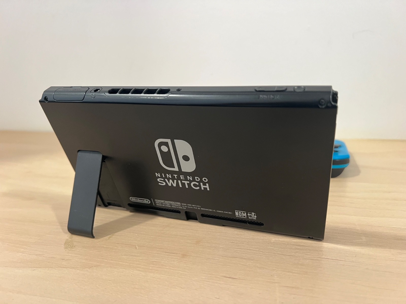 Nintendo Switch Handheld Console Red/Blue controllers EXCELLENT CONDITION