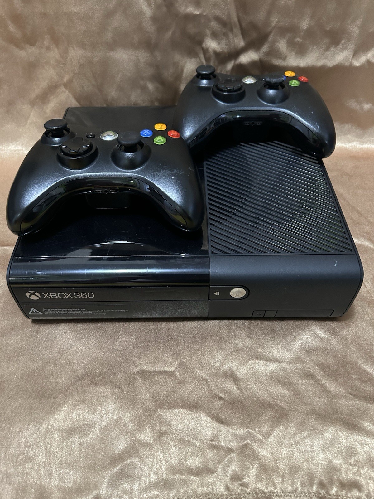 Xbox 360 E 1538 Console Bundle Whit Controller 2 Wireless Controllers