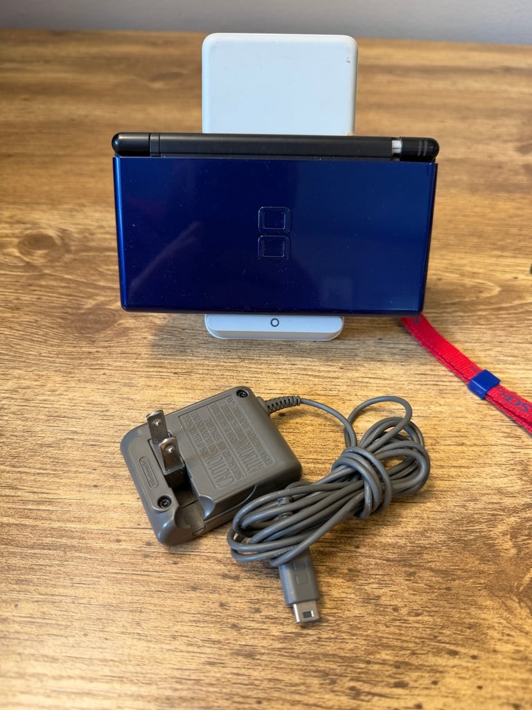 Nintendo DS Lite Blue USG-001 w/ OEM Charger – Works Broken Hinge Parts/Repair