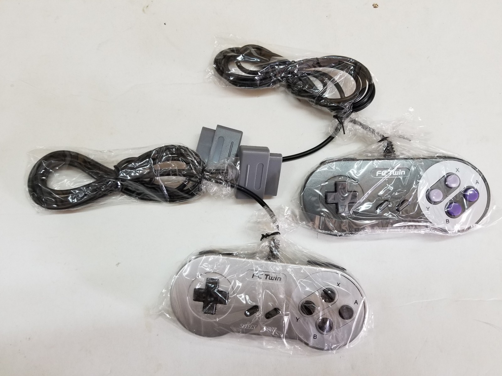 2 FC Twin Or Super Nintendo Controllers 1 Silver 1 Black YOBO Control pad i15