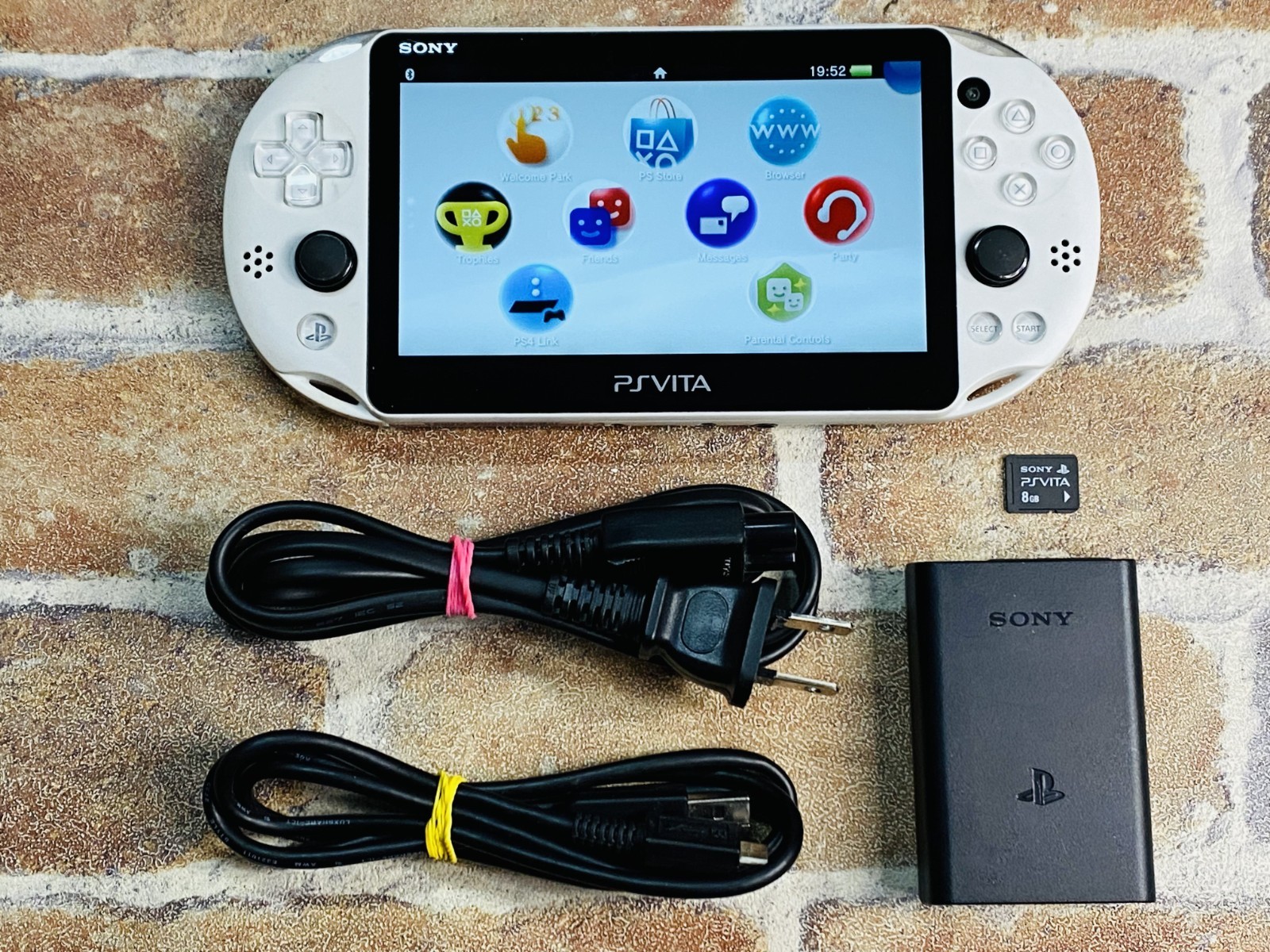 PS Vita Glacier White PCH-2000 SONY PlayStation Japan 8GB Charger Tested DDP
