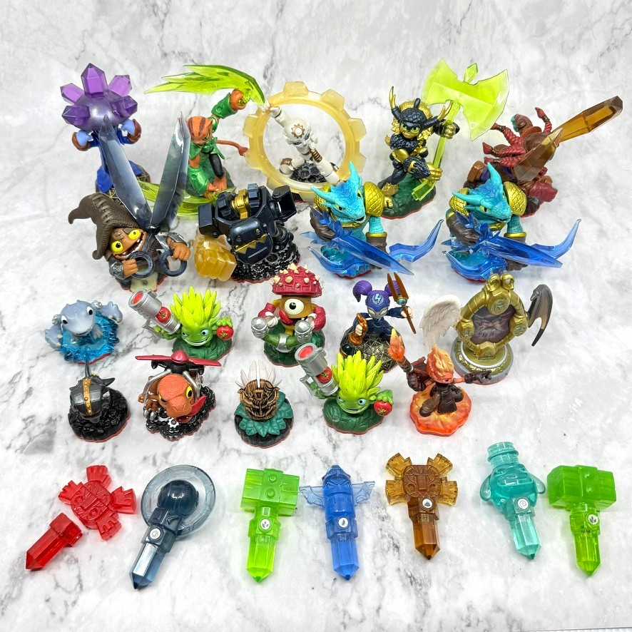 Skylanders Lot 26 Figures Crystals + 2 Cases Trap Team Trap Masters Tested READ