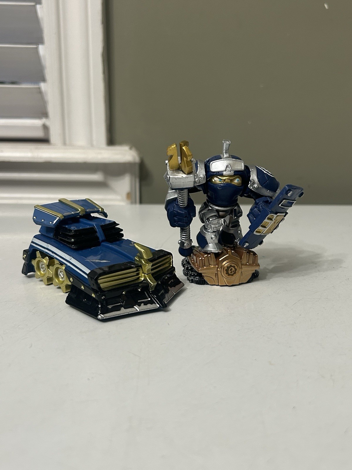 Skylanders Superchargers HIGH VOLT Figure & SHIELD STRIKER Vehicle LOT