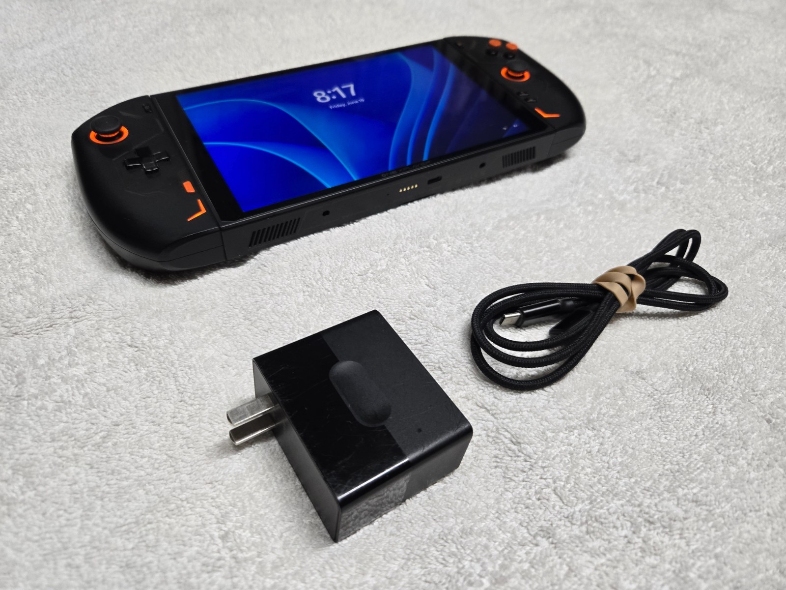 OneXPlayer 2 Pro Handheld 8.4″ AMD Ryzen 7 7840U 32GB RAM 2TB SSD Windows 11