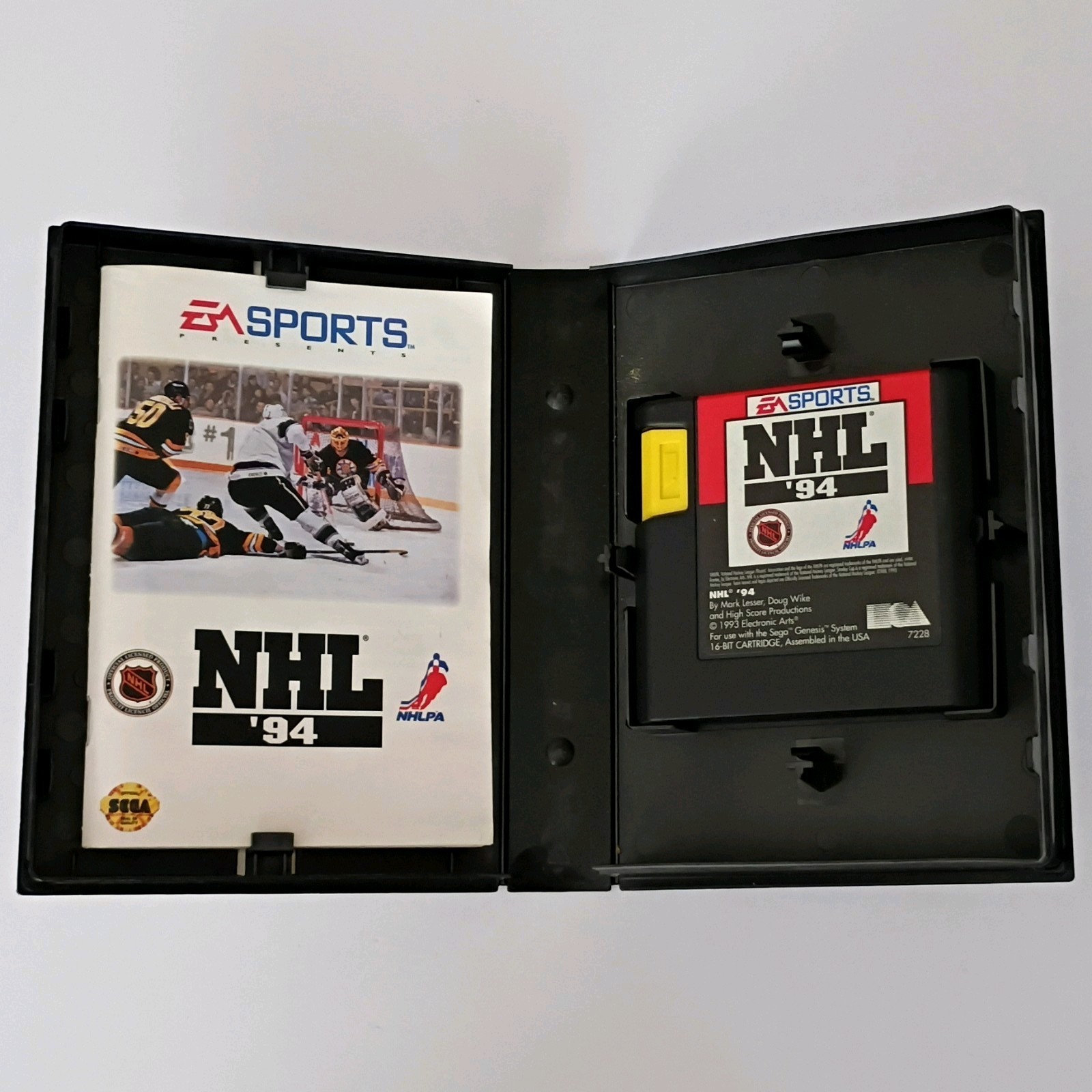 EA SPORTS NHL ’94 for Sega Genesis Complete w/ Manual & Case GA 1993