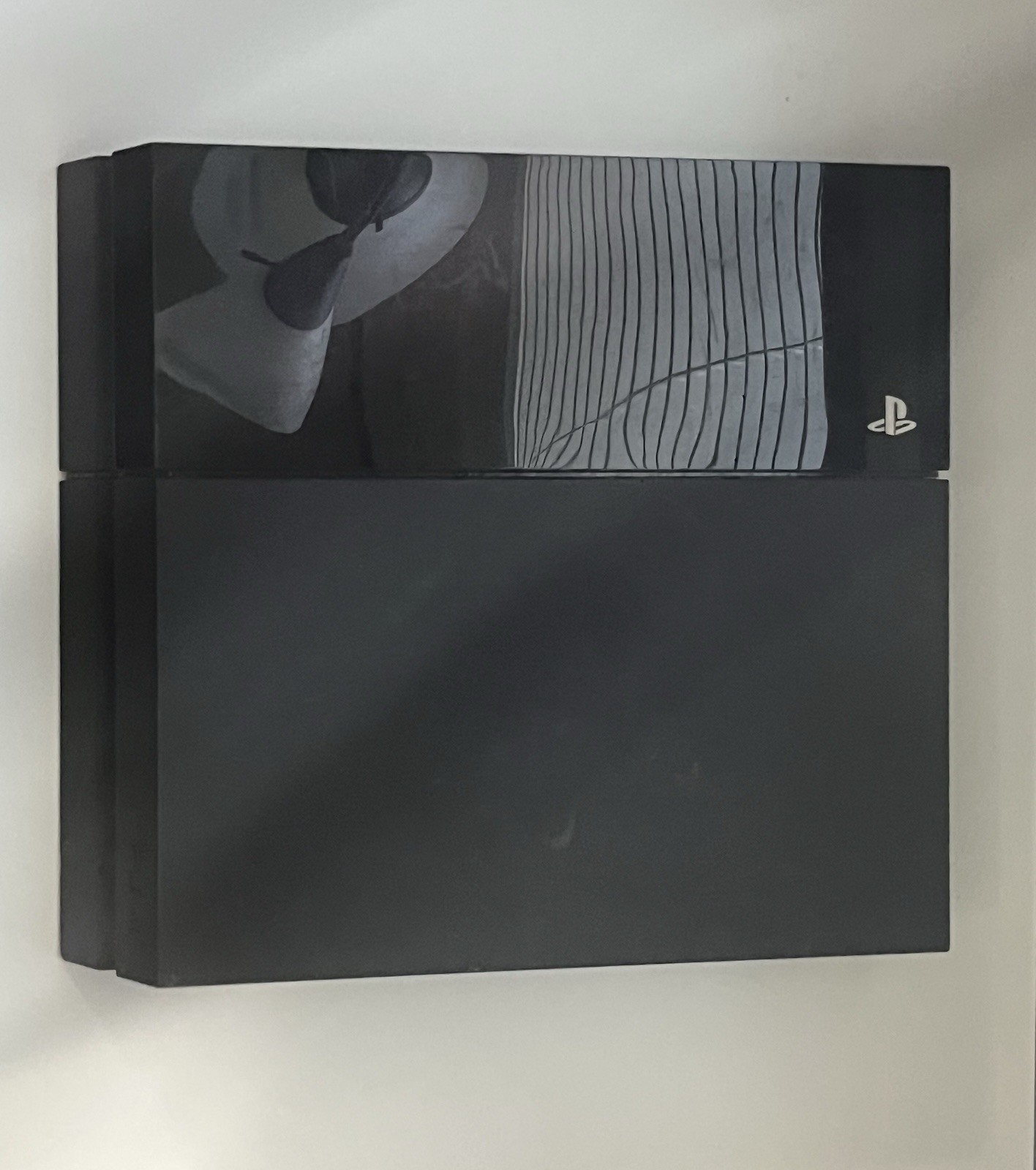 uncharted 4 +PlayStation 4 Bundle Console Blu-Ray Compatible(ACCEPTING OFFERS)