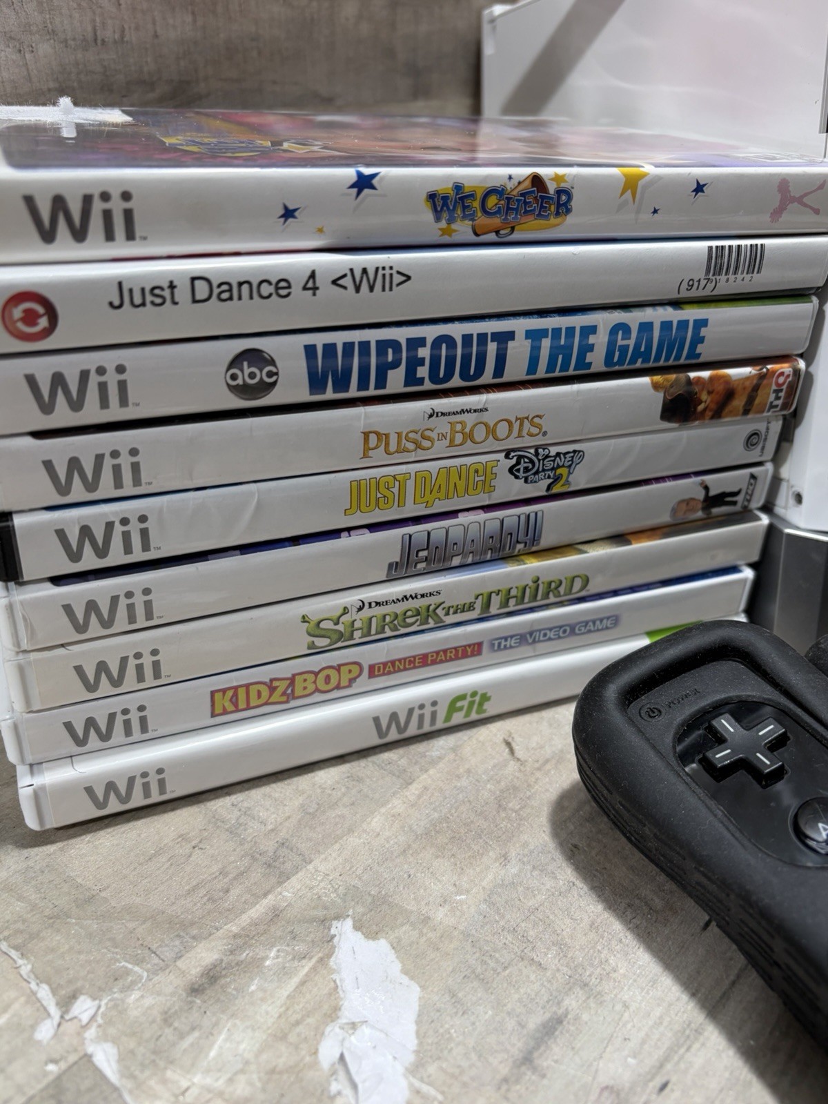 Nintendo Wii Console – White Bundle with 9 Games & 2 Controller + Nunchucks